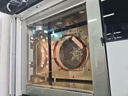 气相色谱柱温箱采用耐高温照明灯(图1)