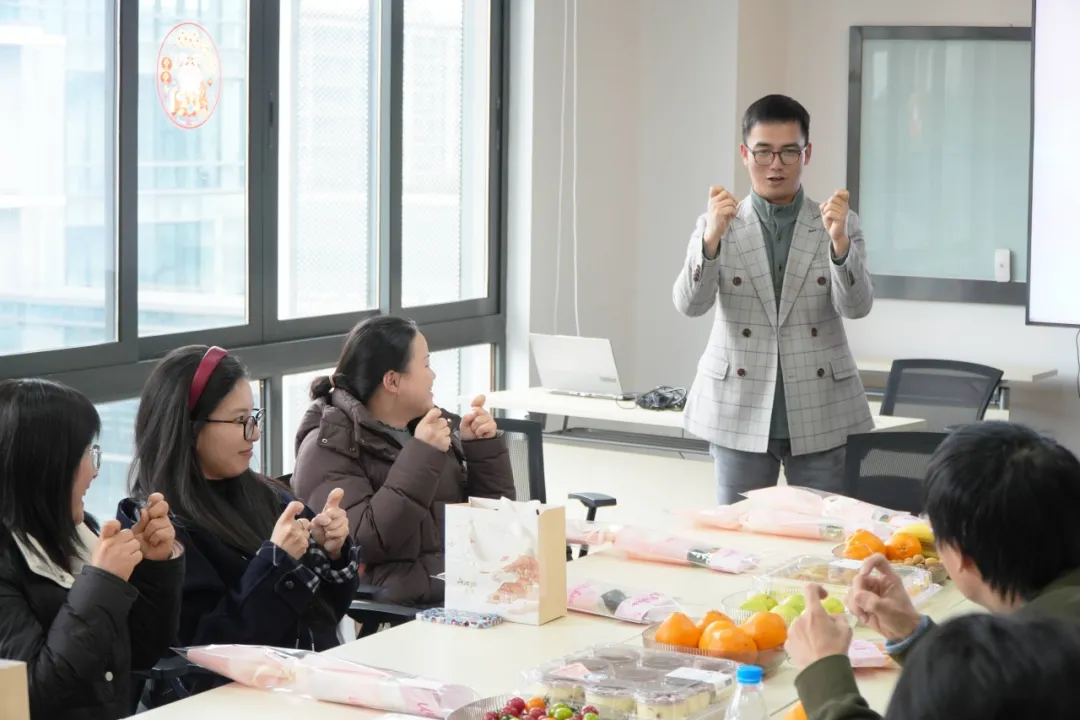 安益谱女神节茶话会|茶暖安益心,致敬每一位发光的她(图2) 安益谱女神节茶话会|茶暖安益心,致敬每一位发光的她(图2)
